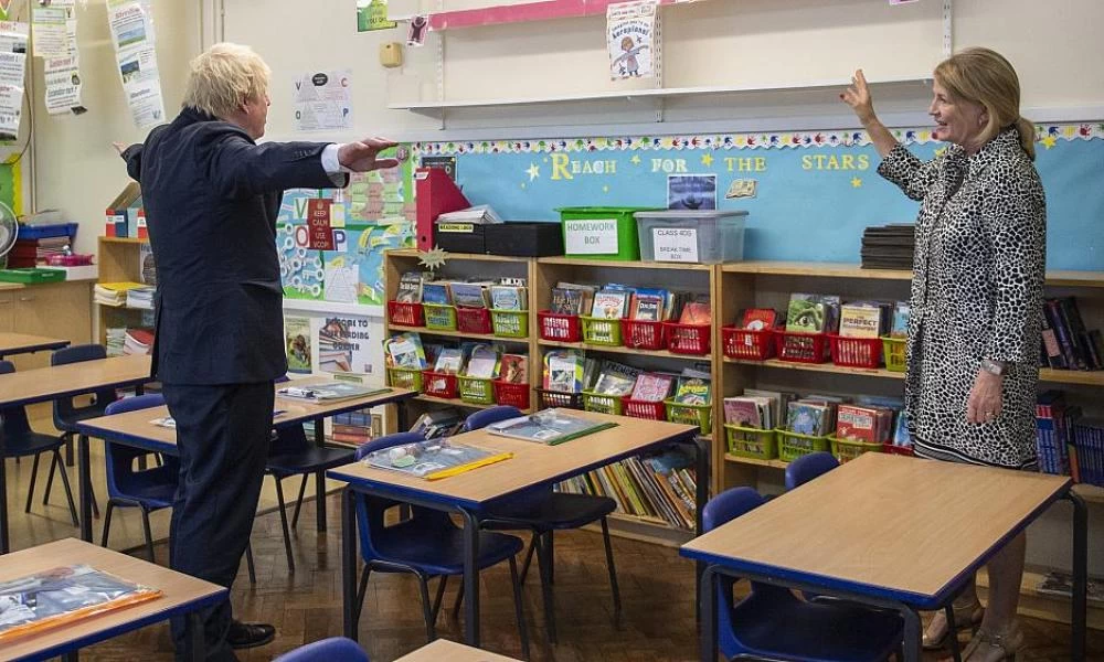 Βρετανία: Οργή έχει ξεσπάσει μαθητών και καθηγητών κατά της κυβέρνησης